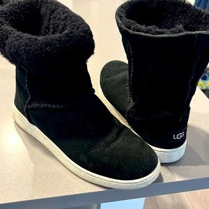 Ugg Mika size 9.5 women’s.